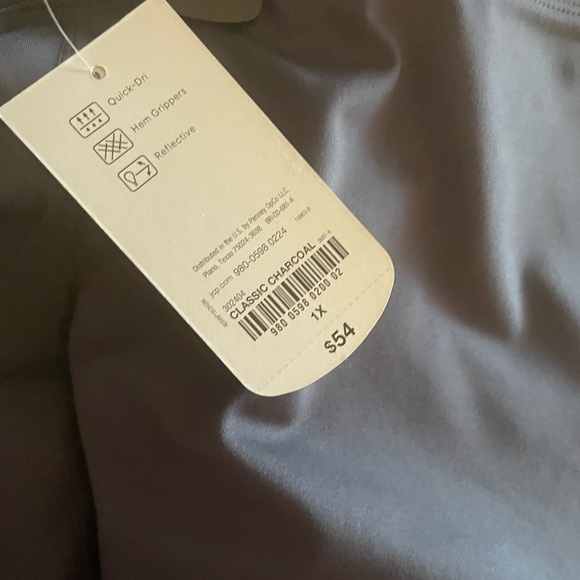 318.   Xersion Plus Cycling Skinny Fit Bike Shorts Waist 32”Inseam: 7 1/2”) - Picture 3 of 3